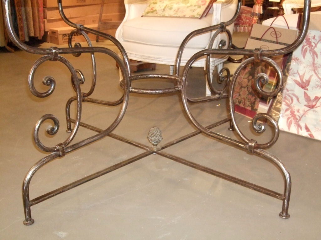 Round steel dining table 4