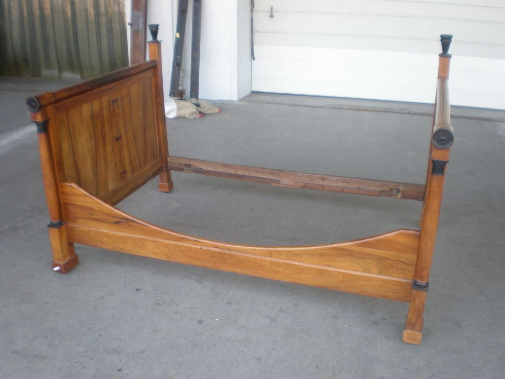 French Empire daybed with ebonized accents, finials and decorative columns with block feet. First quarter of the 19th century.