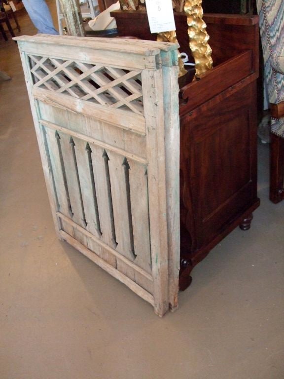 Pair of 19th Century Wooden Latticework Panels For Sale 1