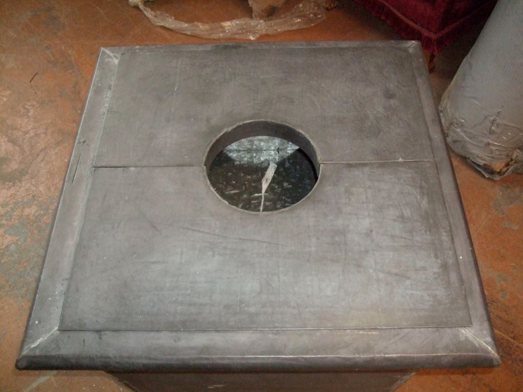Zinc Planter with Ram's Head In Excellent Condition For Sale In Boston, MA