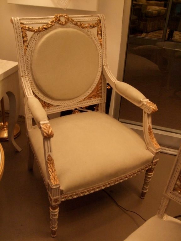 Paint and Gilt Suite of Furniture In Excellent Condition In Boston, MA