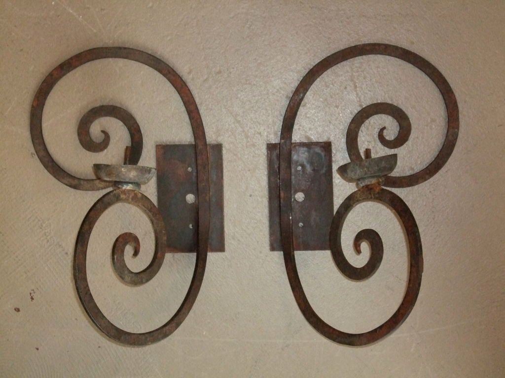 American Scrolled Single Arm Wrought Iron Sconce For Sale