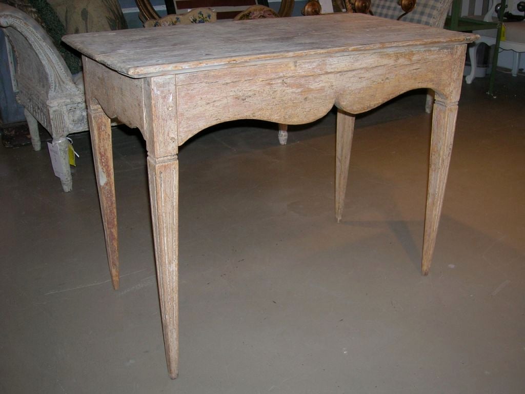 18th Century Swedish Table with Carved Apron 2