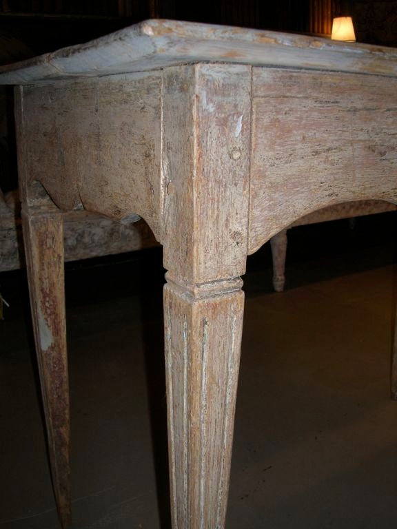 18th Century Swedish Table with Carved Apron 4