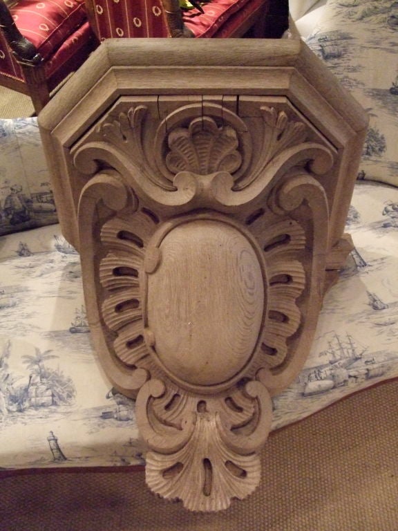 French Pair of 19th Century Large-Scale Carved Oak Brackets For Sale