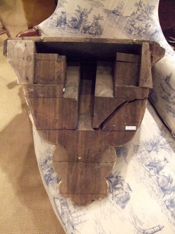 Pair of 19th Century Large-Scale Carved Oak Brackets For Sale 2