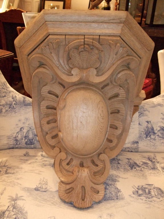 Pair of 19th Century Large-Scale Carved Oak Brackets For Sale 5