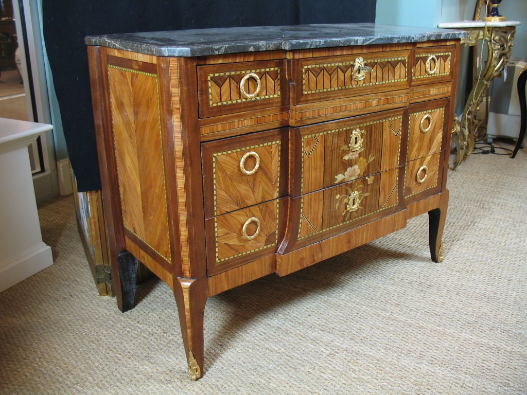 French 18th Century Transitional Marquetry Commode For Sale 4