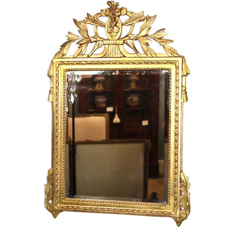 Miroir français d'époque Louis XVI en bois doré en vente