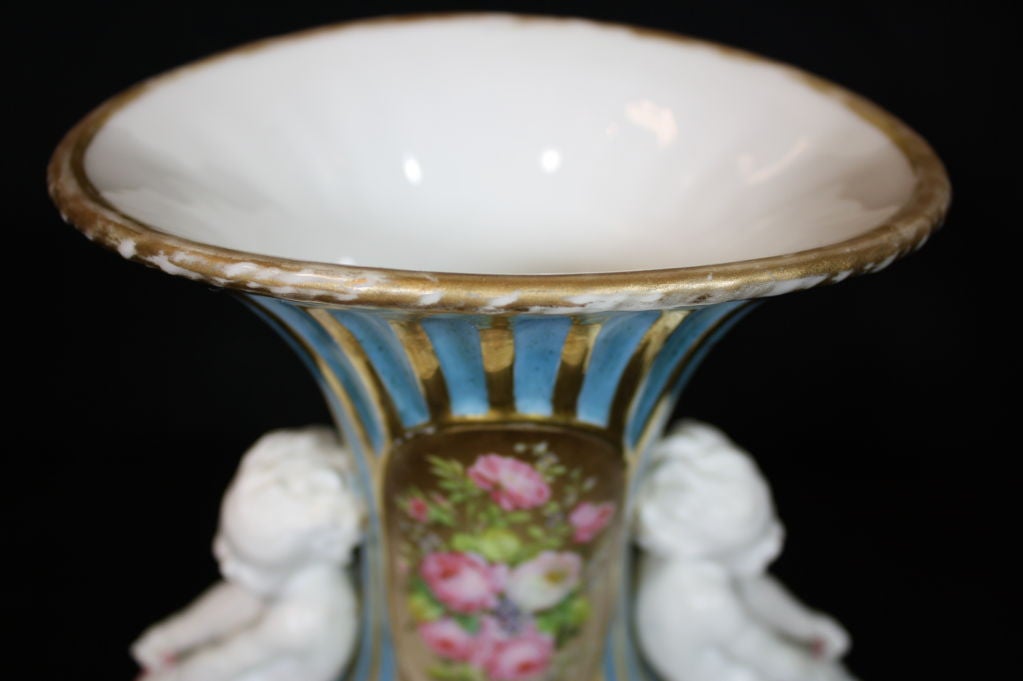 Pair of Paris Porcelain Figural Urns In Good Condition For Sale In Pembroke, MA