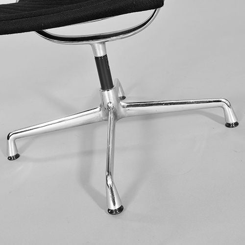 Single Eames Aluminium Group Chair by Vitra, 1980s In Fair Condition For Sale In London, GB
