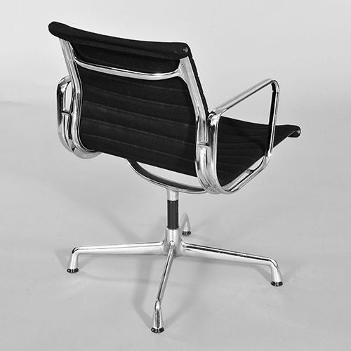 Américain Chaise de groupe Eames Aluminium par Vitra, années 1980 en vente