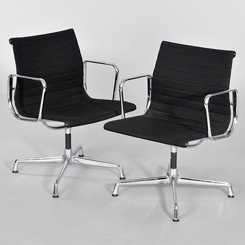 Chaise de groupe Eames Aluminium par Vitra, années 1980 État moyen - En vente à London, GB