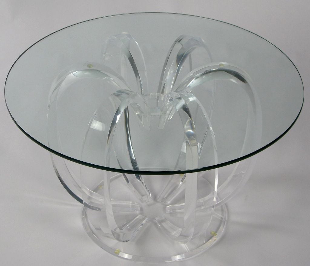 Glass top end table, with heavy acrylic table base in an intriguing shape echoing that of a melon. Six semi-elliptical legs, made of thick, chamfered Lucite, are mounted to a beveled disc base and joined at the top by a smaller Lucite disc.