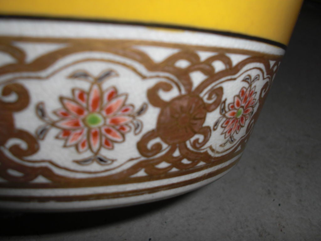 Large Satsuma vase of unusual colors signed Taizan 2
