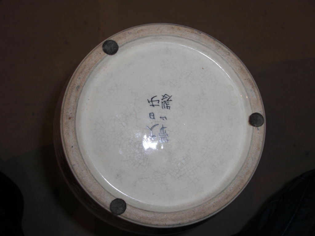 Large Satsuma vase of unusual colors signed Taizan 4
