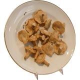 Assiette en porcelaine trompe-l'œil avec champignons