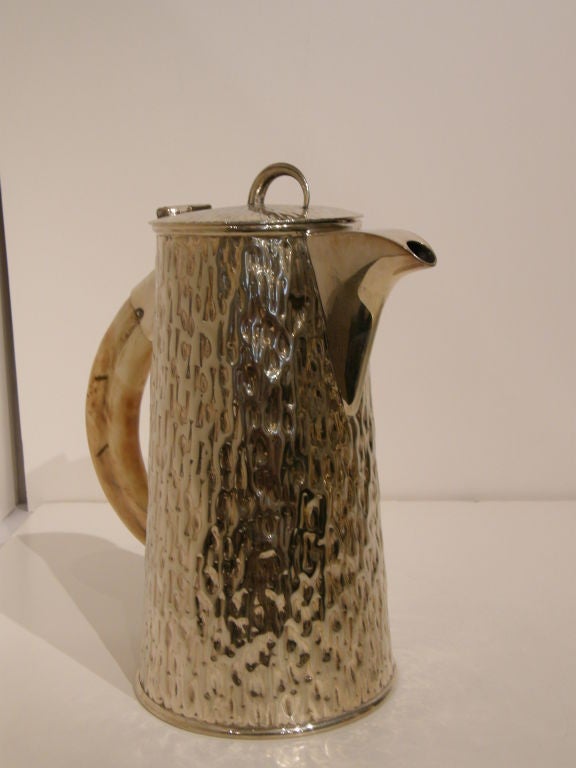 Edwardian Silverplated Horn Handled Jug w/Matching Pair of Beake For Sale 1