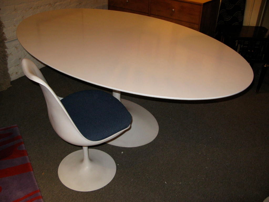 Aluminum Eero Saarinen for Knoll tulip table and chairs