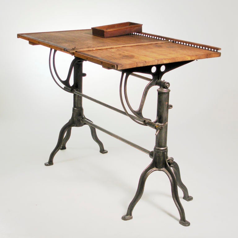 VINTAGE DESIGN TABLE
