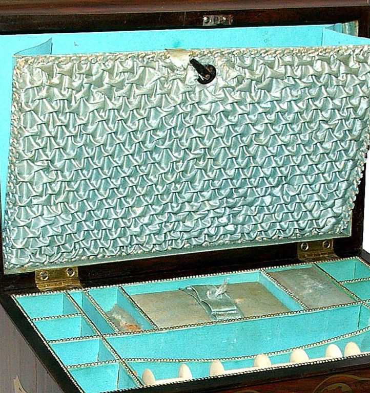 Tissu Boîte à couture de style English Regency en laiton incrusté, vers1810 en vente