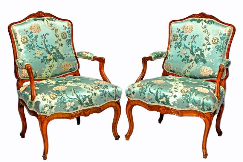 18th Century Pair of Italian Open Armchairs in the French Régence Style, c1730