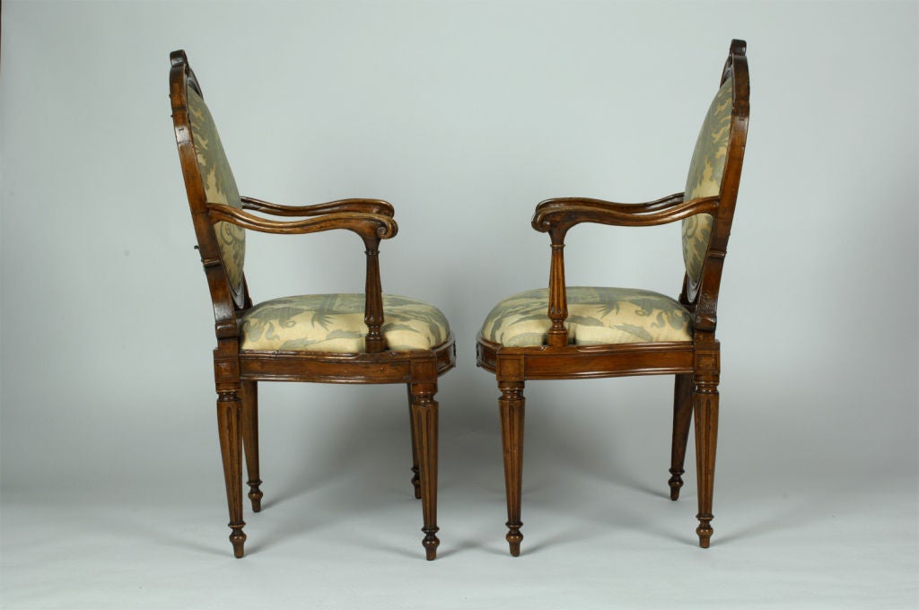 PAIR OF ITALIAN NEOCLASSICAL ARM CHAIRS WITH  MEDALLION BACKS AN