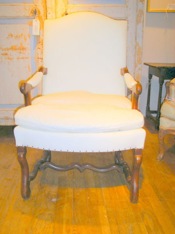 Louis XIII Armchair In Excellent Condition For Sale In Houston, TX