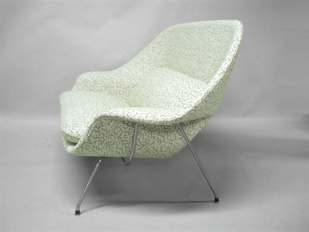 20th Century A Womb Settee by Eero Saarinen for Knoll