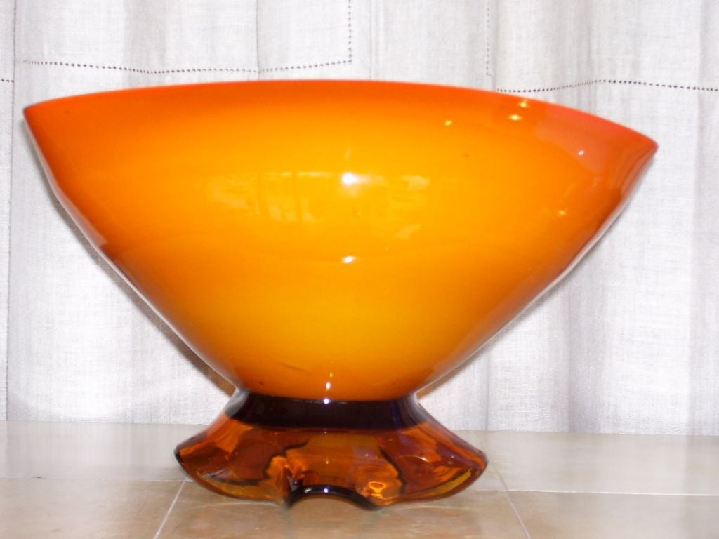 Mittelstück aus orangefarbenem Muranoglas.