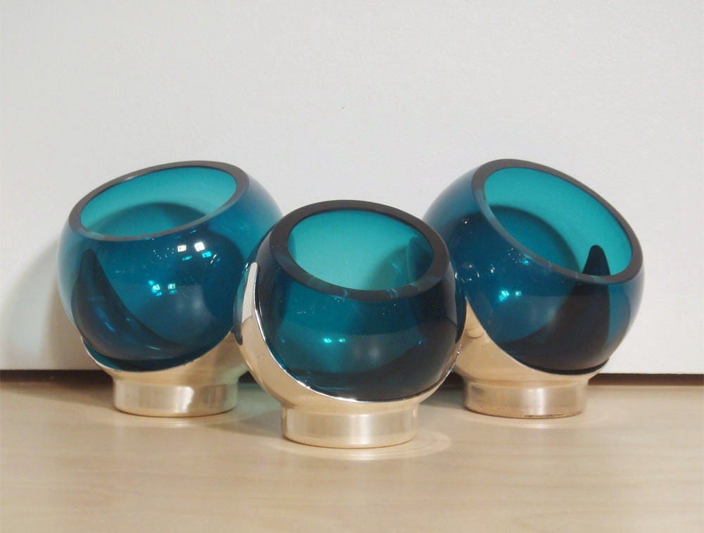 three blue blown glass bowls<br />
in chrome holders<br />
various applications - two sizes<br />
3.5