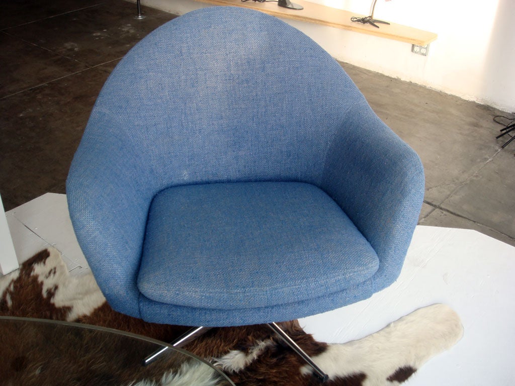 Pair of Overman Egg Chairs 3