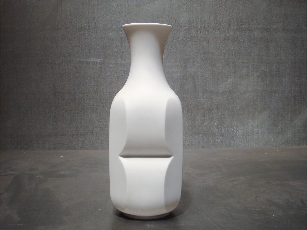 culptural porcelaiin vases by Heinrich Fuchs for Hutschenreuther, released between 1968 and 1970, [matte exterior, gloss interior]