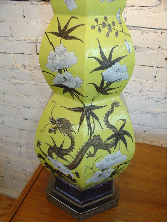 Yellow Chinese Stacked Gord Table Lamp In Excellent Condition In Chicago, IL