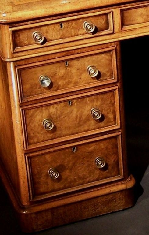 AN ANTIQUE ENGLISH, EARLY 19TH CENTURY, BURR WALNUT, SINGLE SIDED PARTNERS DESK<br />
DATING CIRCA 1830