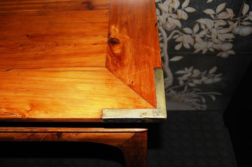 A graceful Chinese 17th-18th century wine table with brass cormers and simple, elegant lines.



Made of cypress wood.