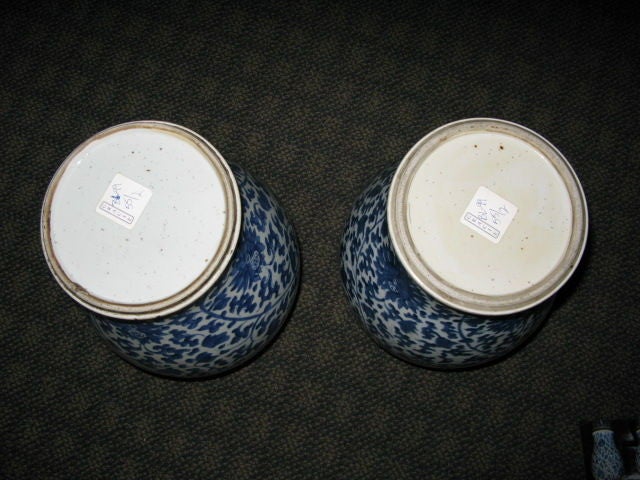 Pair of large Chinese Kangxi Period blue and white temple jars 2