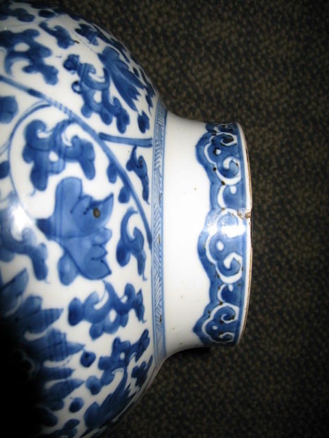 Pair of large Chinese Kangxi Period blue and white temple jars 3