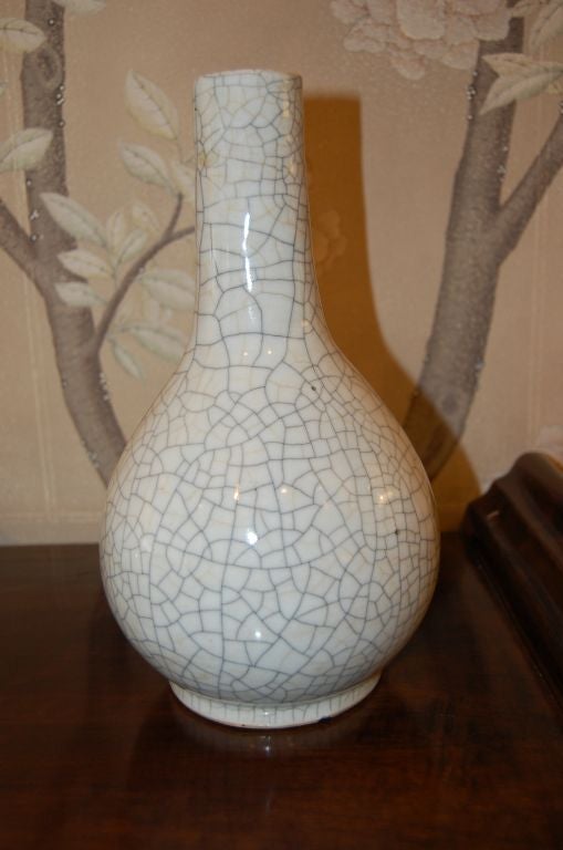 Chinese 19th Century Crackleware White Vase 3