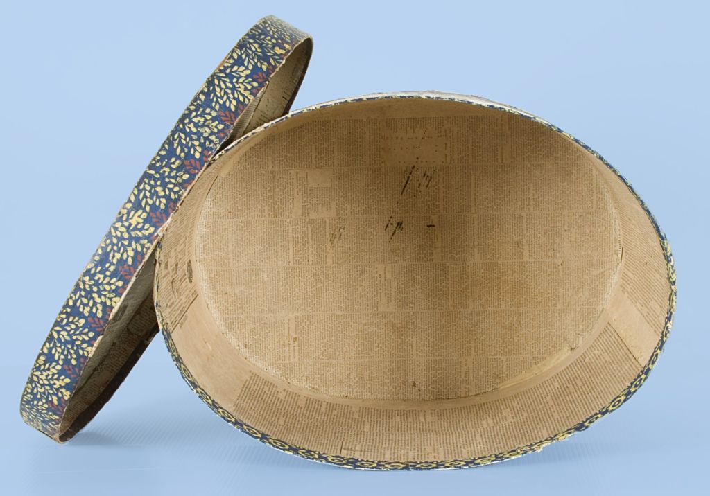 19th Century NEW HAMPSHIRE BAND BOX IN RED, WHITE, AND INK BLUE, 1827