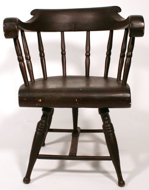 RARE BARRELL-BACK WINDSOR FORM SWIVELING DESK CHAIR, 1830-40
