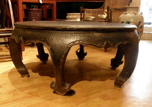 Chinese 18th century round kang table. Unusual round table. Will make a great coffee table. Strong lines and great old original lacquer surface. The are six chow legs that hold the table with geometric pattern. Will look great in many interiors,