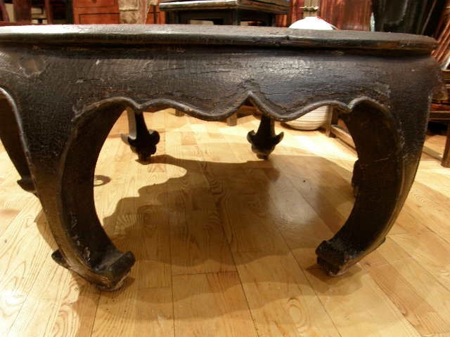 18th Century Chinese Chow Leg Round Kang Table or Coffee Table For Sale 1