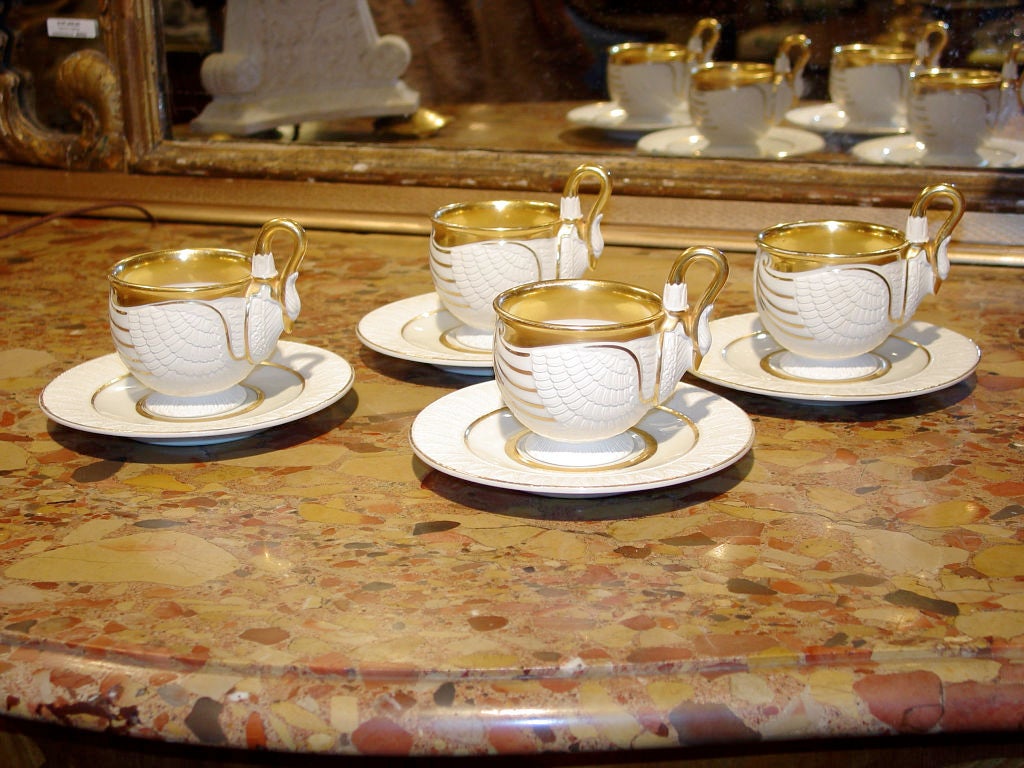 Set of 4 Cups and Saucers with Swan Pattern
