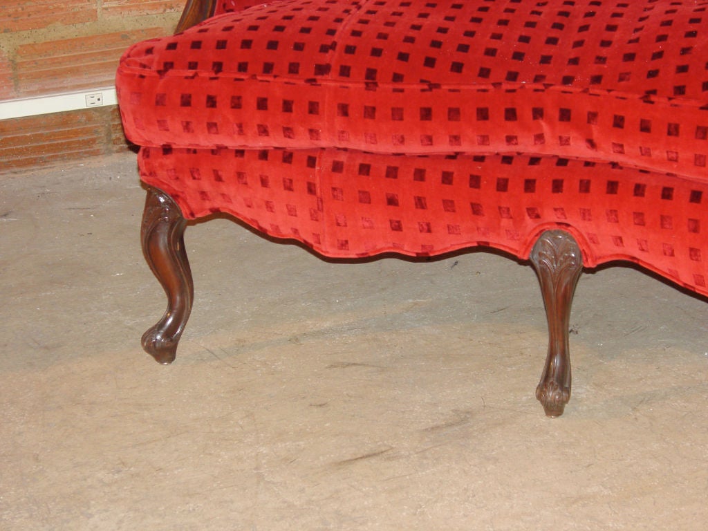 18th Century English Mahogany Settee Upholstered in Red Velvet For Sale 2