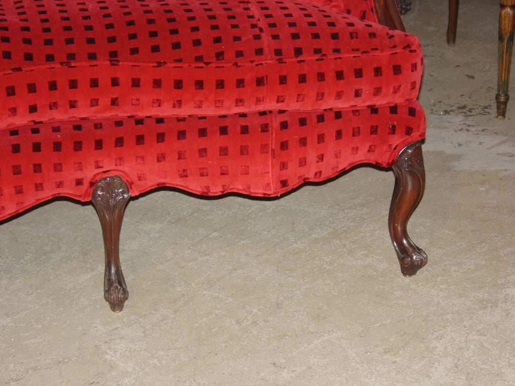 18th Century English Mahogany Settee Upholstered in Red Velvet For Sale 3