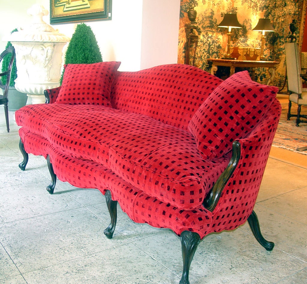 18th Century English Mahogany Settee Upholstered in Red Velvet For Sale 4