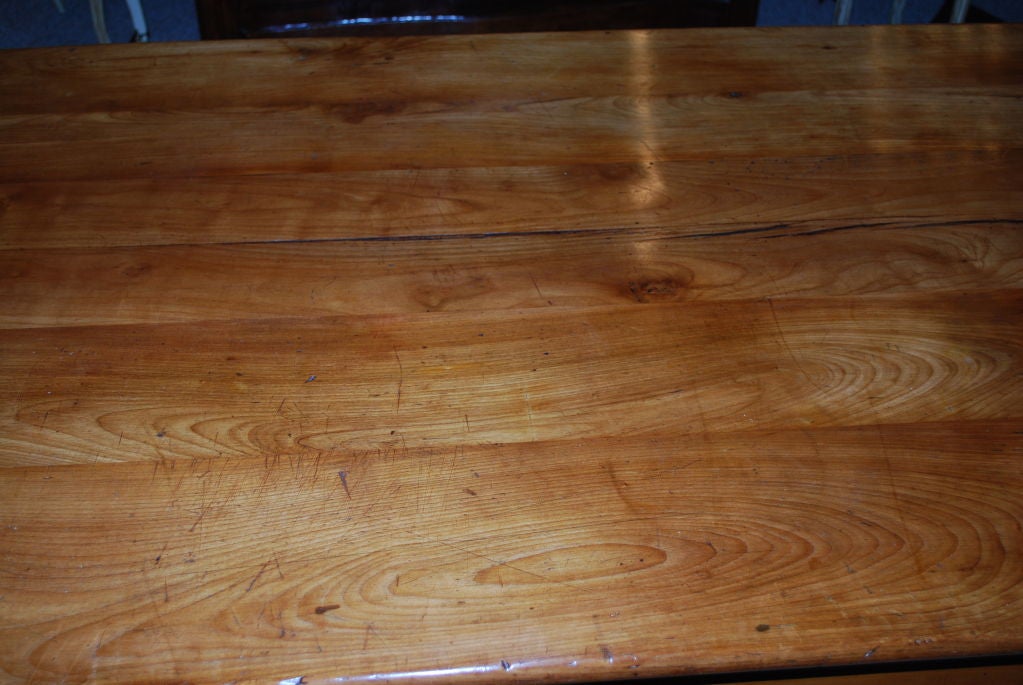 French cherrywood farm table For Sale 2