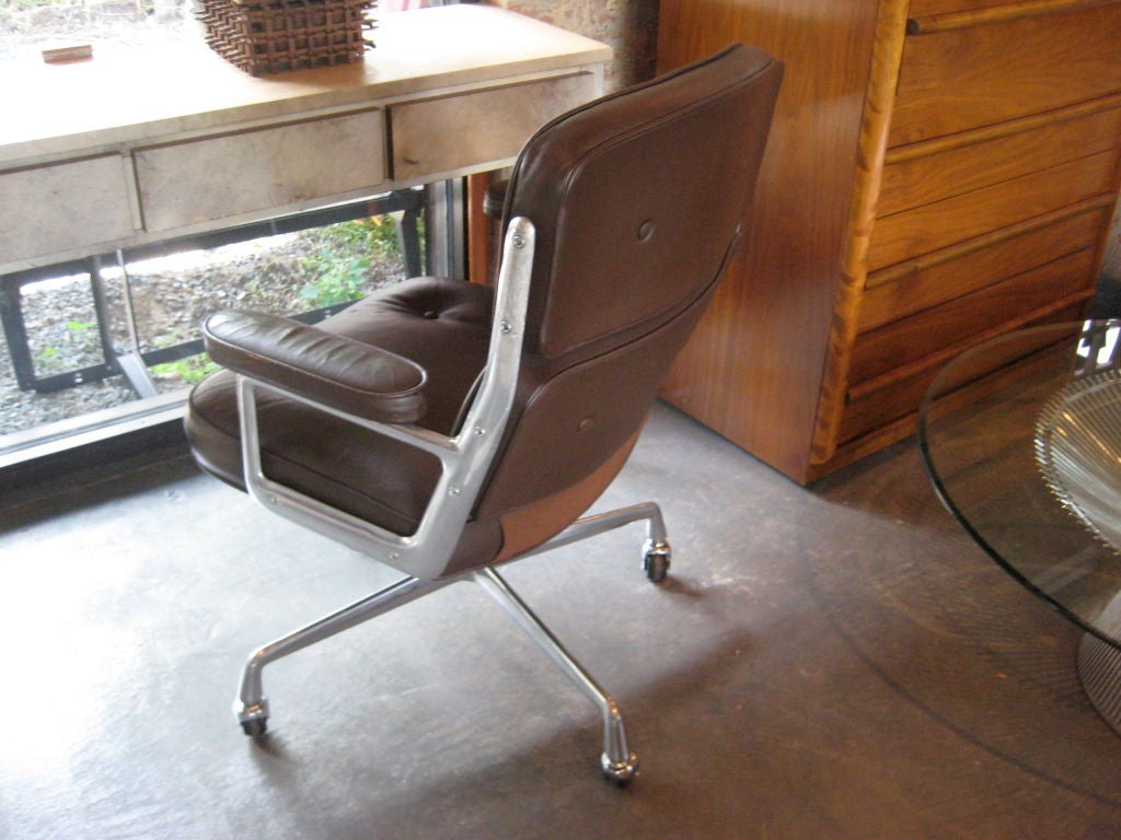 Time Life desk chair designed by Charles Eames 1