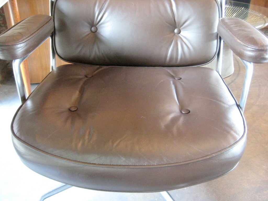 Time Life desk chair designed by Charles Eames 3
